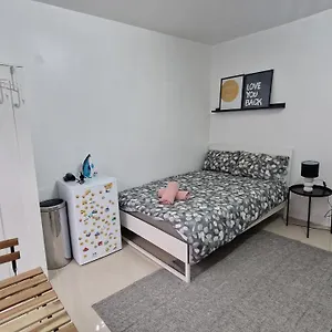 Small Cozy Zone 1 Apartment
